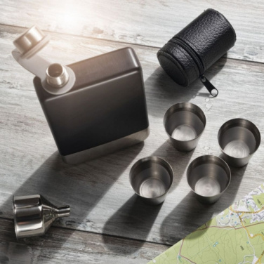 Logotrade mainostuote tuotekuva: Lonkkapullosetti TAHAT Schwarzwolf